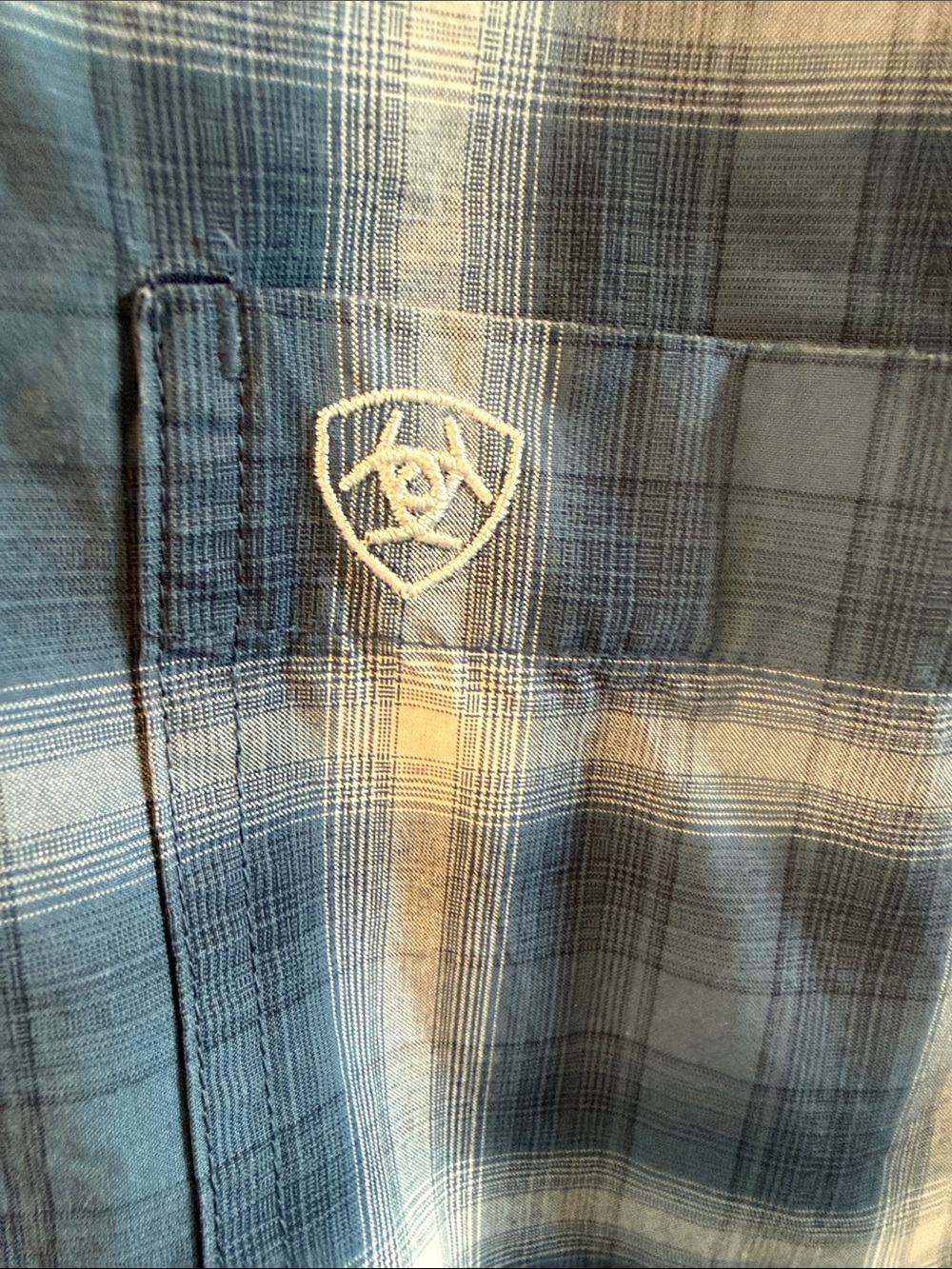 Area pro series men’s large blue plaid button-down
